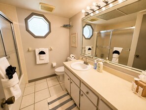 Hair dryer, towels - Coral Point with Heated Pool with Gulf Access (Cape Coral)