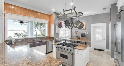 Epic Lakeside Resort – 2 Homes on 2 Acres with 800' of Waterfront