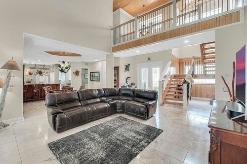 Epic Lakeside Resort – 2 Homes on 2 Acres with 800' of Waterfront