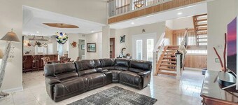 Epic Lakeside Resort – 2 Homes on 2 Acres with 800' of Waterfront