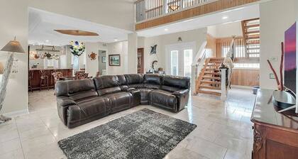 Epic Lakeside Resort – 2 Homes on 2 Acres with 800' of Waterfront