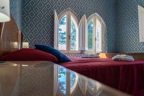 5 bedrooms, iron/ironing board, free WiFi, bed sheets