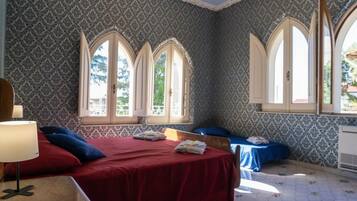 5 habitaciones, tabla de planchar con plancha y wifi gratis