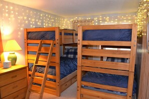 3 habitaciones, tabla de planchar con plancha, wifi y ropa de cama