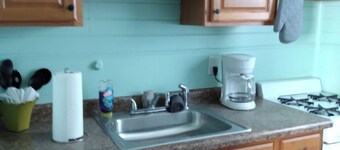 1 bed, 1 bath Central DM by VA Hospital North of Drake University No Stairs.