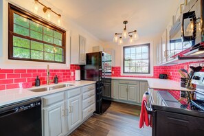 冰箱、微波炉、烤箱、炉灶