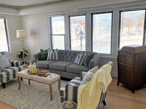 Elegant French Country - Apt A