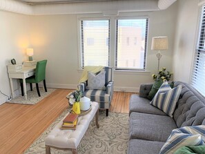 TV - Elegant French Country - Apt A (Muskegon)