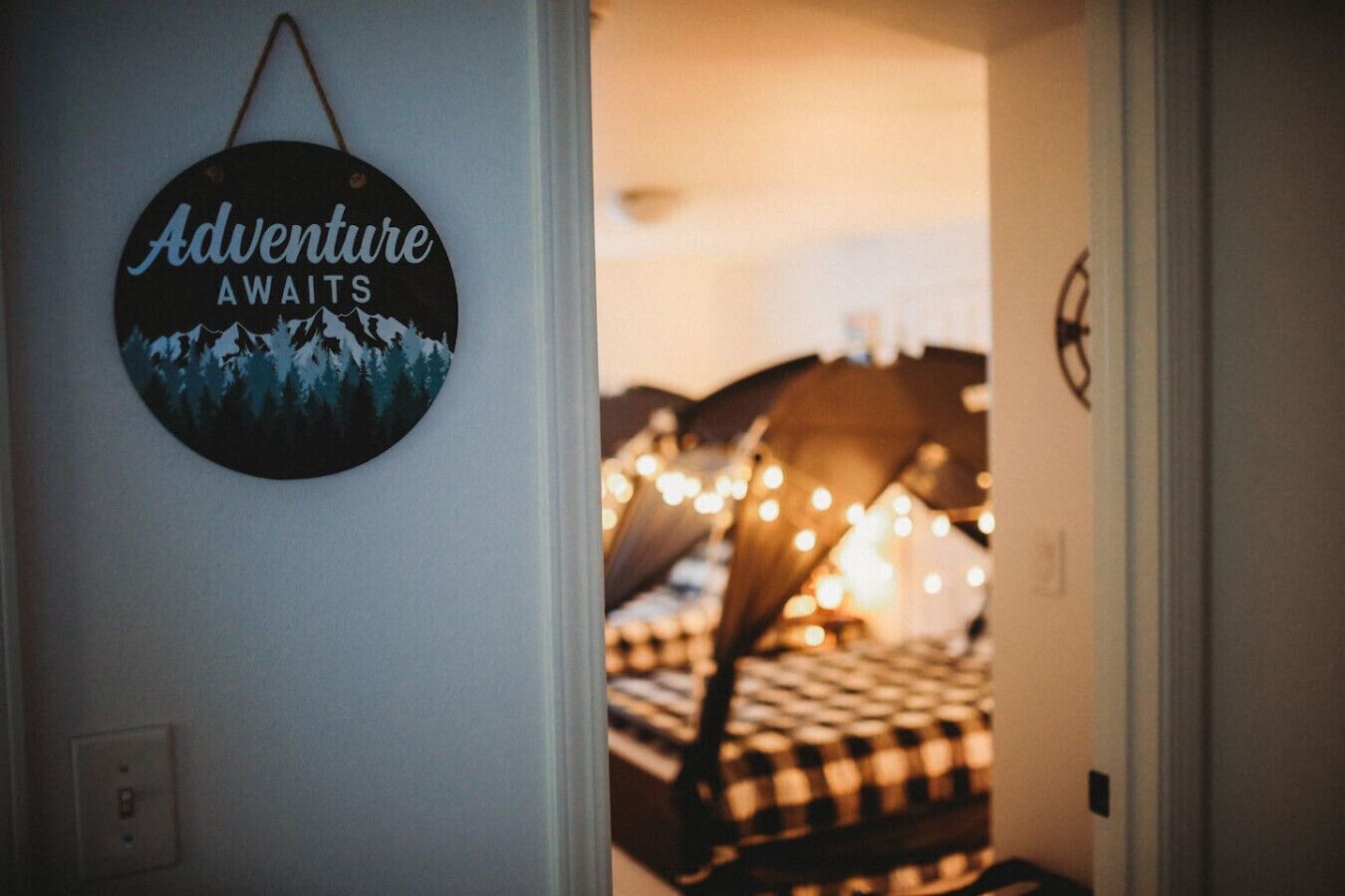 デスク、アイロン / アイロン台、WiFi (無料)、ベッドシーツ