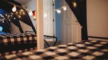 4 bedrooms, desk, iron/ironing board, free WiFi