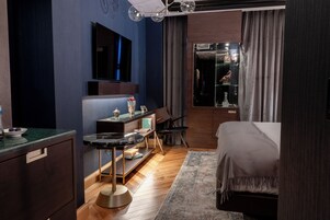 Hypoallergeen beddengoed, een kluis op de kamer, een bureau