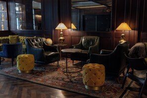 Lobby sitting area - Whisky Hotel  (Los Angeles)