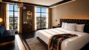 Quarto superior, 1 cama King, vista para a cidade | Roupas de cama antialérgicas, cofres nos quartos, escrivaninha