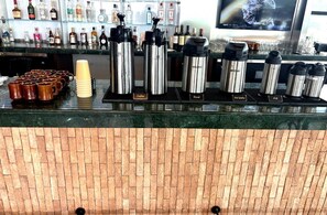 Free daily continental breakfast - Whisky Hotel  (Los Angeles)