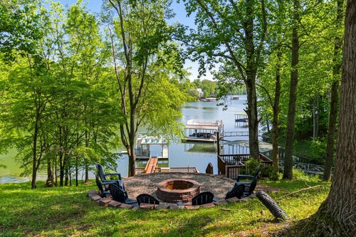 Lucky Dozen Lakehouse-Dock, Slip, Kayaks, SUPs
