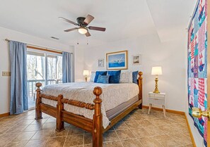 3 bedrooms, iron/ironing board, travel cot, free WiFi