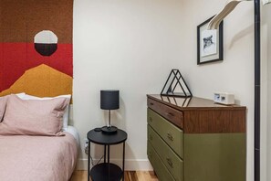 5 chambres, fer et planche à repasser, Wi-Fi, draps fournis