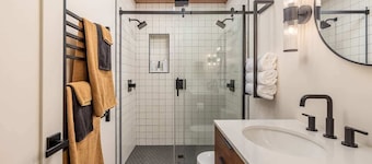 Slopeside Suite at Alyeska - Ski In Ski Out