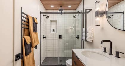 Slopeside Suite at Alyeska| Ski In Ski Out