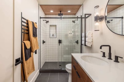 Slopeside Suite at Alyeska - Ski In Ski Out