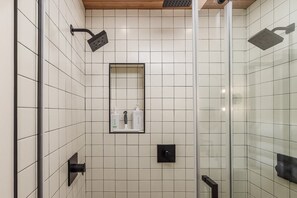 Douche, sèche-cheveux