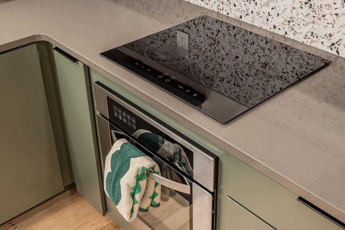 冰箱、微波炉、烤箱、炉灶