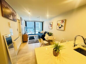Living area - Stylish CBD Apartment in the Heart of Auckland (Auckland)