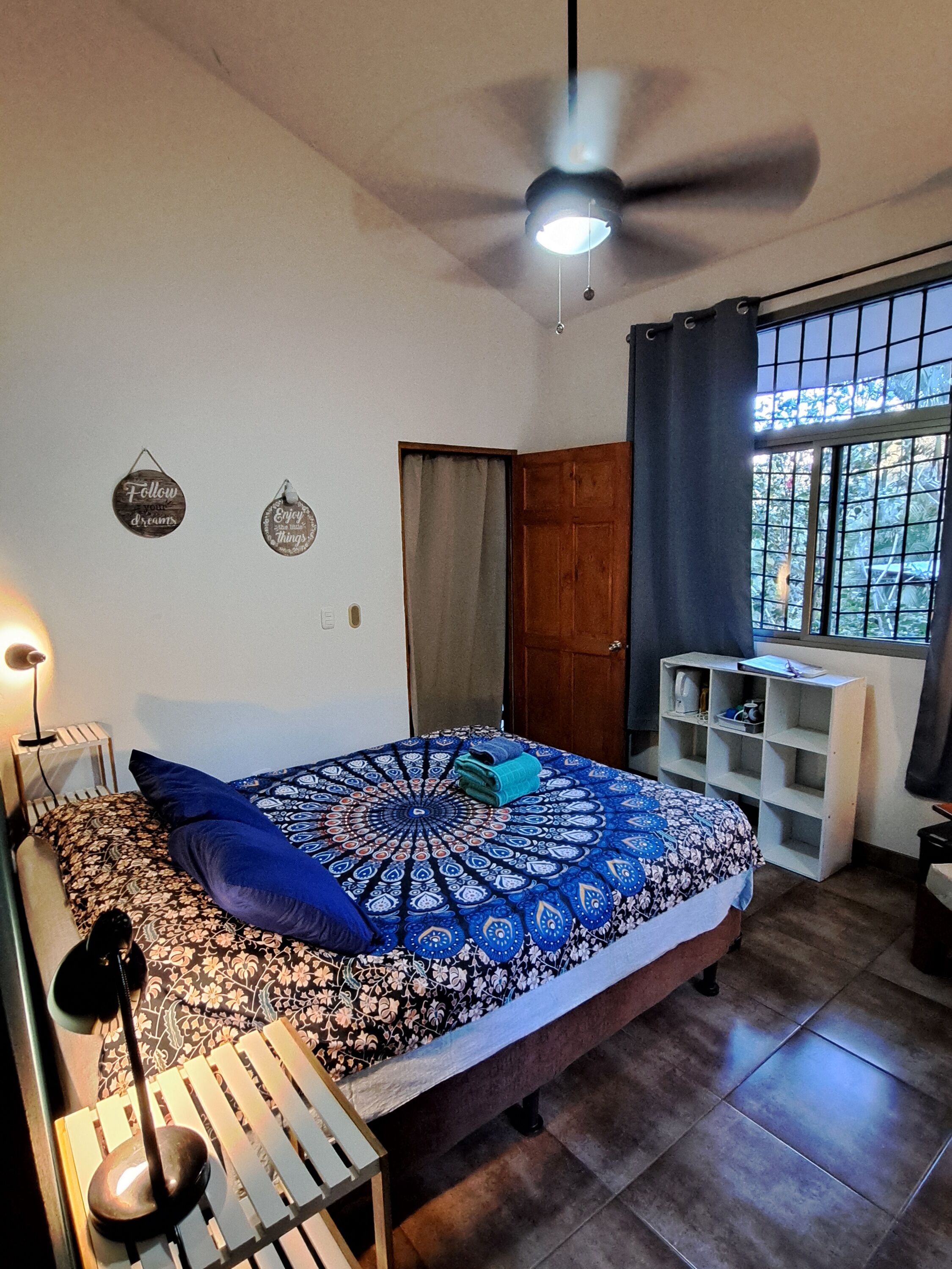 3 chambres, bureau, Wi-Fi gratuit, draps fournis