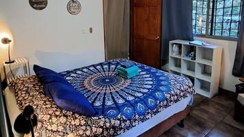 3 chambres, bureau, Wi-Fi gratuit, draps fournis