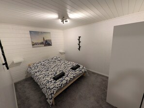 2 dormitorios, escritorio, wifi gratis y ropa de cama