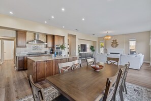 Dining - Luxurious Redesigned Home in a Prestigious Neighborhood (San Diego)