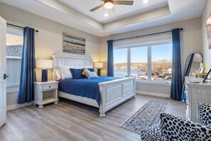 5 bedrooms, desk, free WiFi, bed sheets