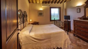 6 camere, una scrivania, ferro/asse da stiro, Wi-Fi