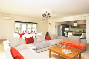 Villa | Living area - Stunning Holiday Villa for 22 Guests (Albufeira)