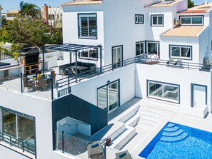 Villa | Basseng | Innendørsbasseng og utendørsbasseng