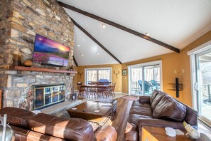 TV, fireplace, offices