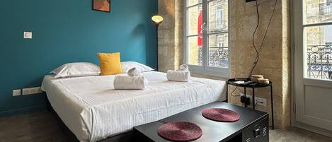 1 chambre, fer et planche à repasser, Wi-Fi, draps fournis