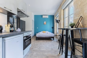 Coffee/tea maker, fridge, microwave, oven - Superb flat in beautiful Bordeaux stone for 2p (Bordeaux)