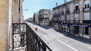 A street view with buildings, a pedestrian crossing, and a bar named 'Brasserie LE COLBERT'. - Superb flat in beautiful Bordeaux stone for 2p (Bordeaux)