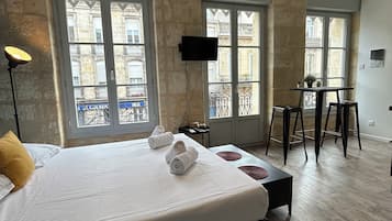 1 habitación, tabla de planchar con plancha, wifi y ropa de cama