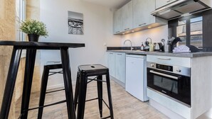 Private kitchen - Nice bright flat with Bordeaux stone for 2p (Bordeaux)