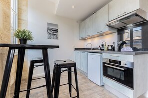Coffee/tea maker, fridge, microwave, oven