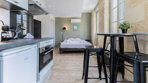 Room - Nice bright flat with Bordeaux stone for 2p (Bordeaux)