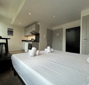 1 多间卧室、熨斗/熨衣板、WiFi、床单