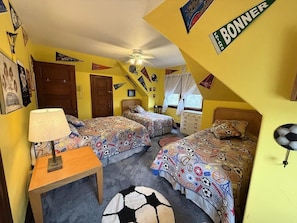 6 bedrooms, travel cot, free WiFi, bed sheets - Victorian House 3 Blocks from Cape May Beach (Cape May)
