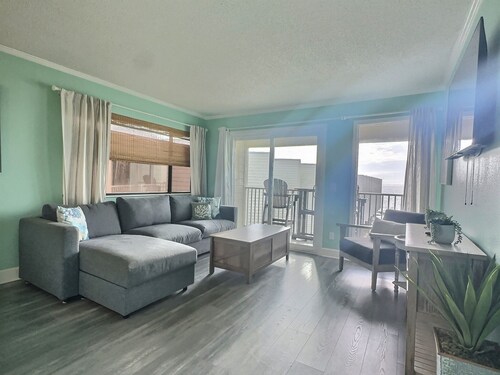 Beautiful Two Bedroom, Two Bath Condo at Sailport