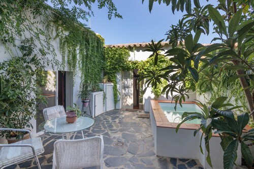 La Rana Verde with Fireplace, Mountain Views and Wi-Fi