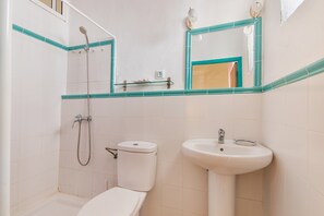 Suihku, hiustenkuivaaja, pyyhkeet