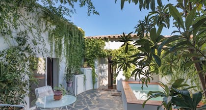 Country House 'La Rana Verde De Abajo' with Mountain View, Private Pool and Wi-Fi