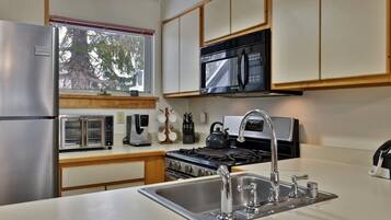 Peti sejuk, ketuhar gelombang mikro, ketuhar, dapur